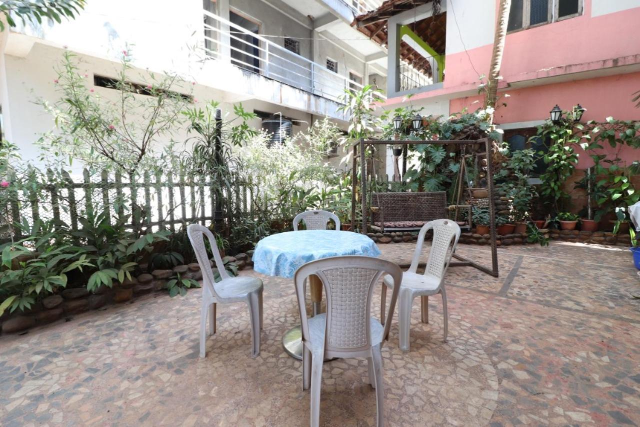 Mama Mids Home Morjim Exterior foto