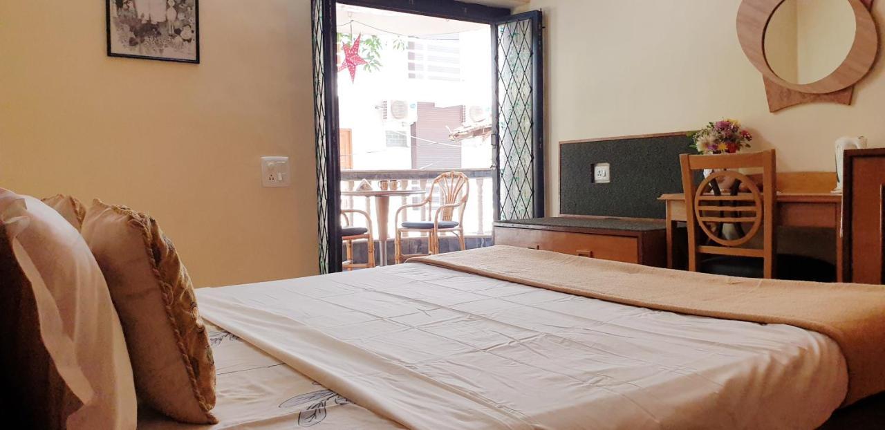 Mama Mids Home Morjim Exterior foto