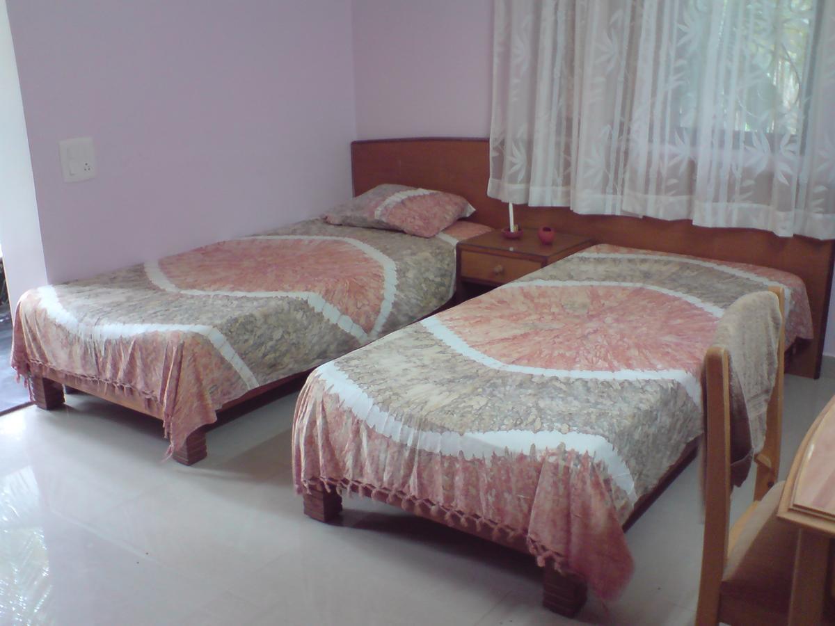 Mama Mids Home Morjim Exterior foto