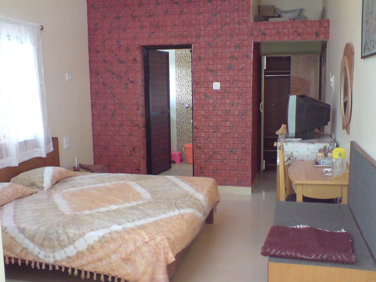 Mama Mids Home Morjim Exterior foto