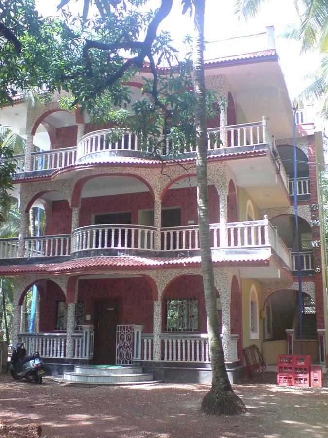Mama Mids Home Morjim Exterior foto